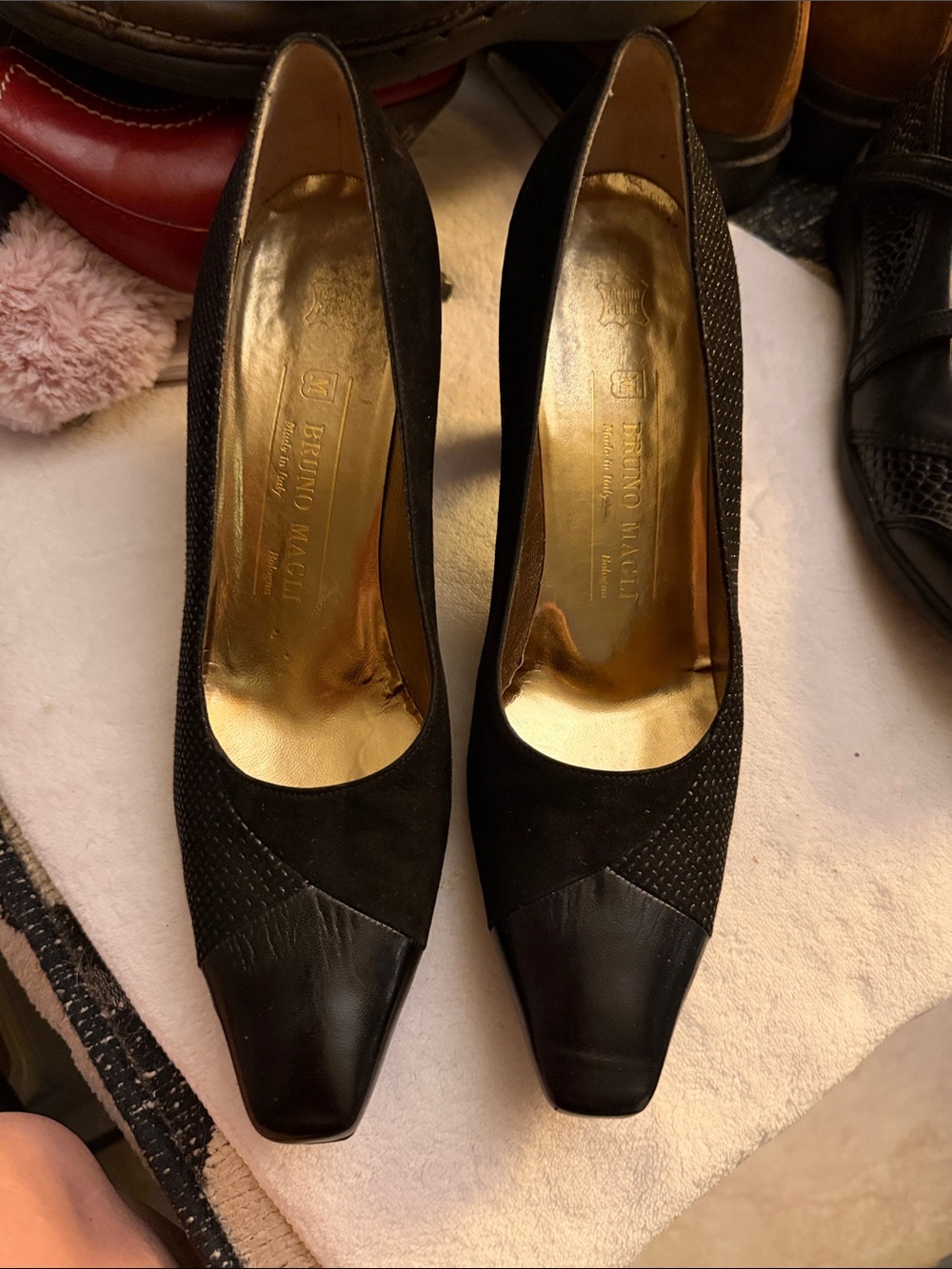 Bruno Magli Black Pointed-Toe Mixed-Leather Pumps